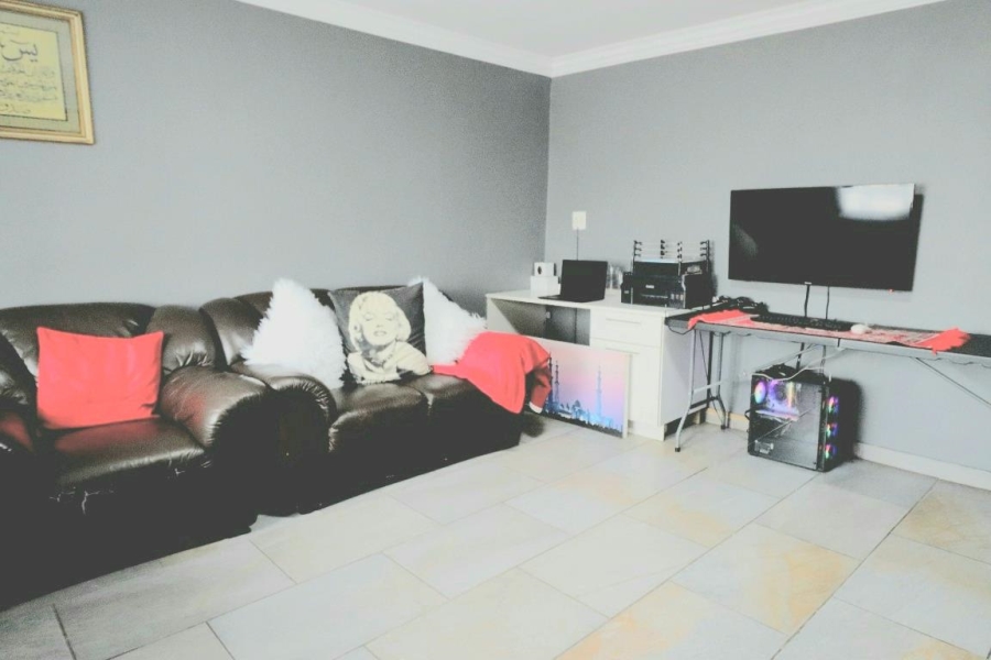 3 Bedroom Property for Sale in Woodlands Western Cape